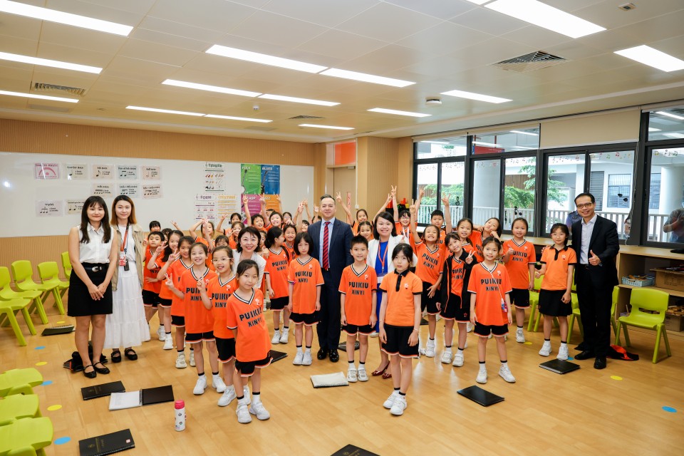 4.周一鳴處長參觀小學合唱團課堂.jpg