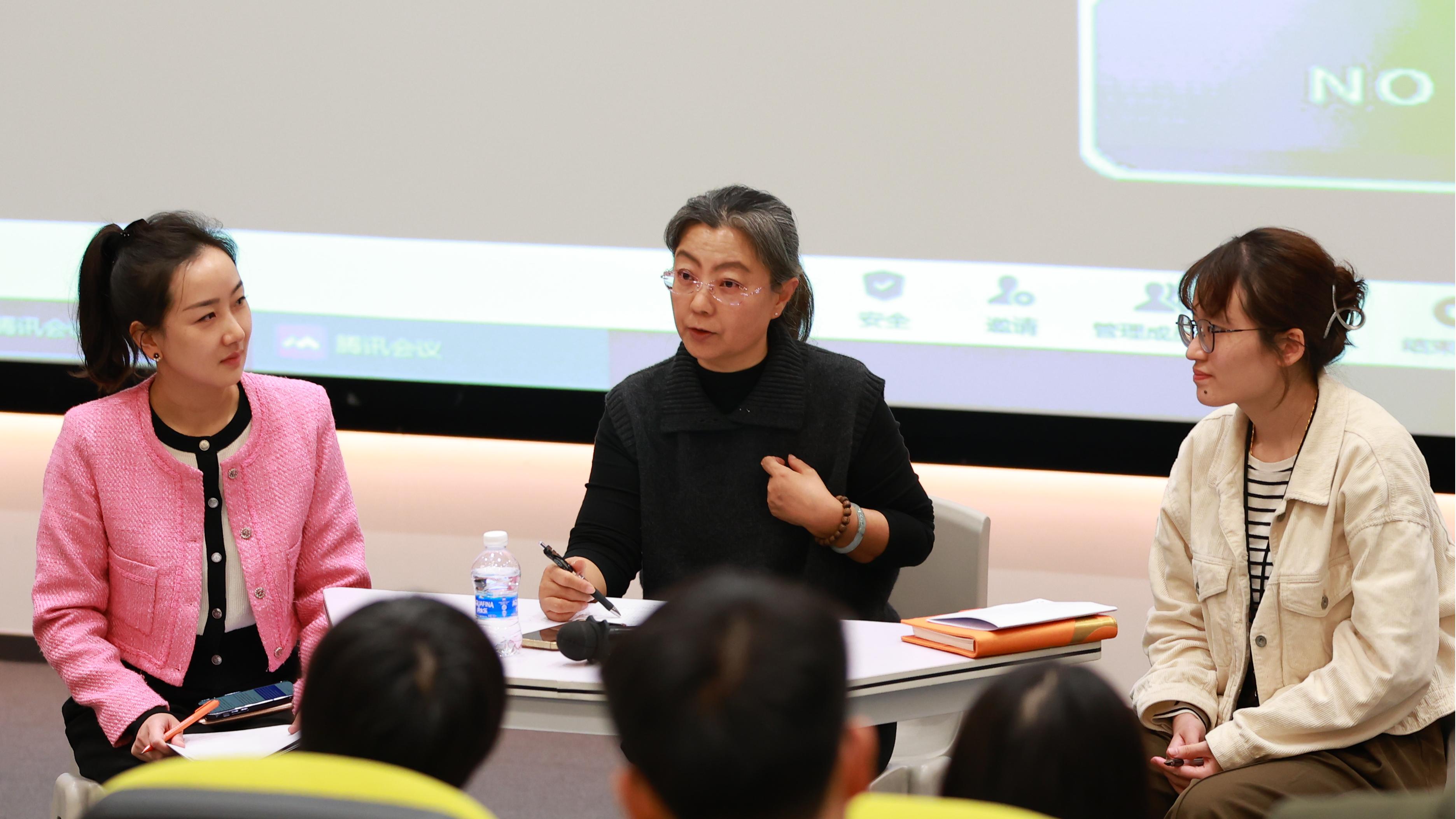 Shenzhen-Hong Kong Teacher Collaboration: Expert Insights Inspire Math Teaching