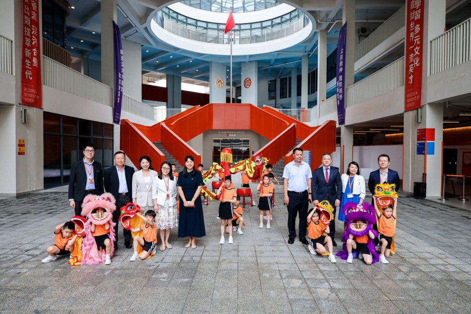1.培僑信義幼兒園龍獅隊歡迎周一鳴處長.jpg