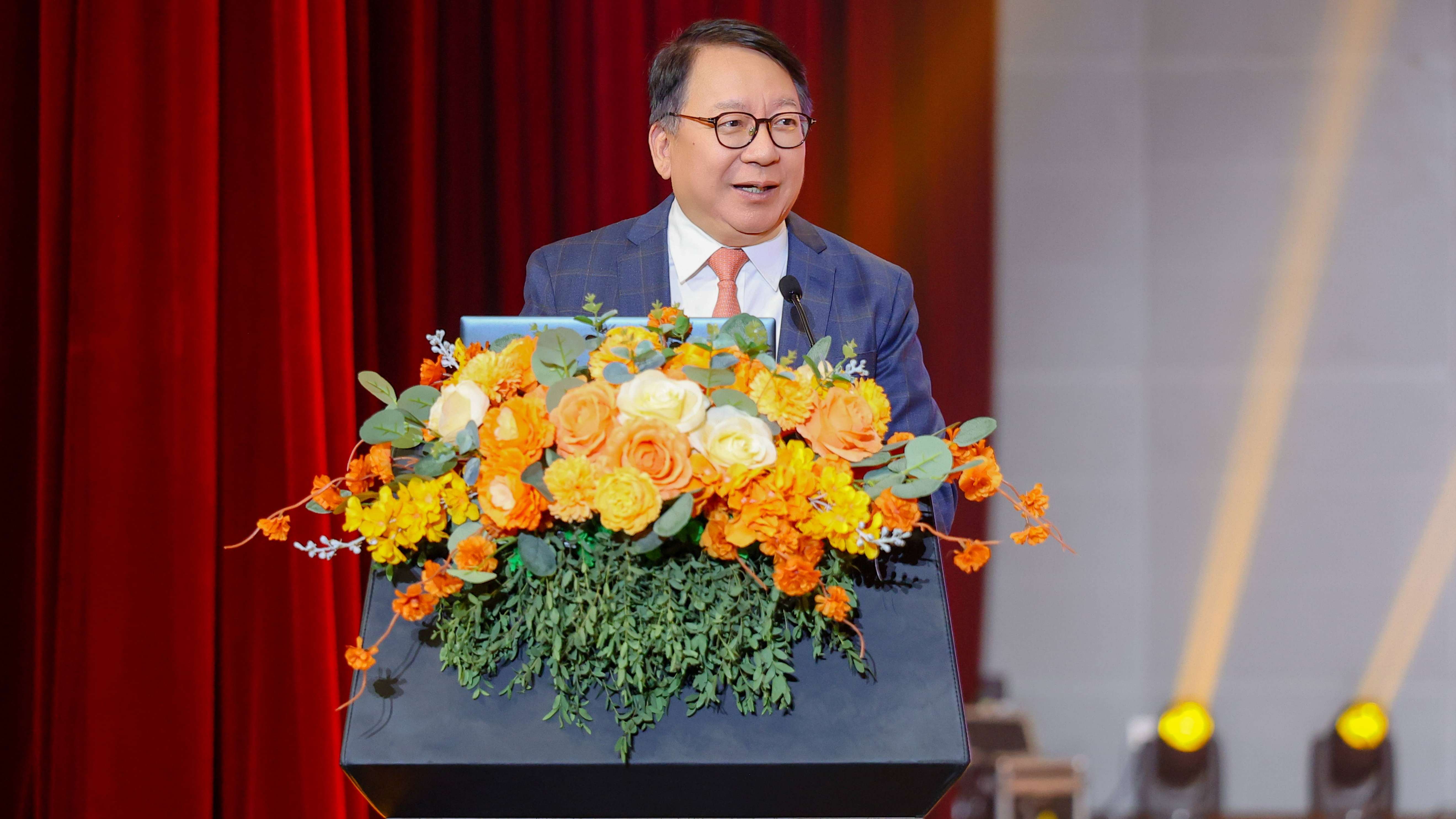 香港政务司司长陈国基主礼培侨信义学校2026毕业典礼