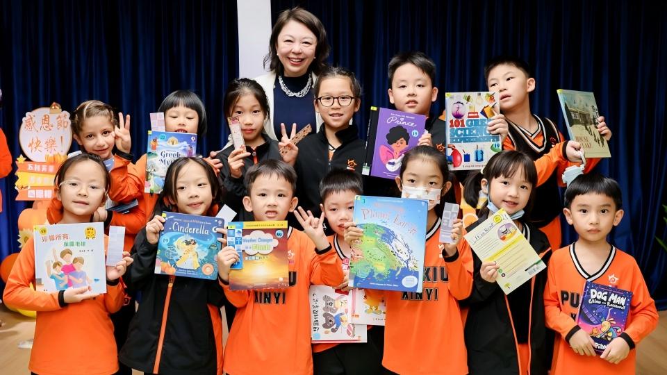 我校低小图书馆温暖启幕