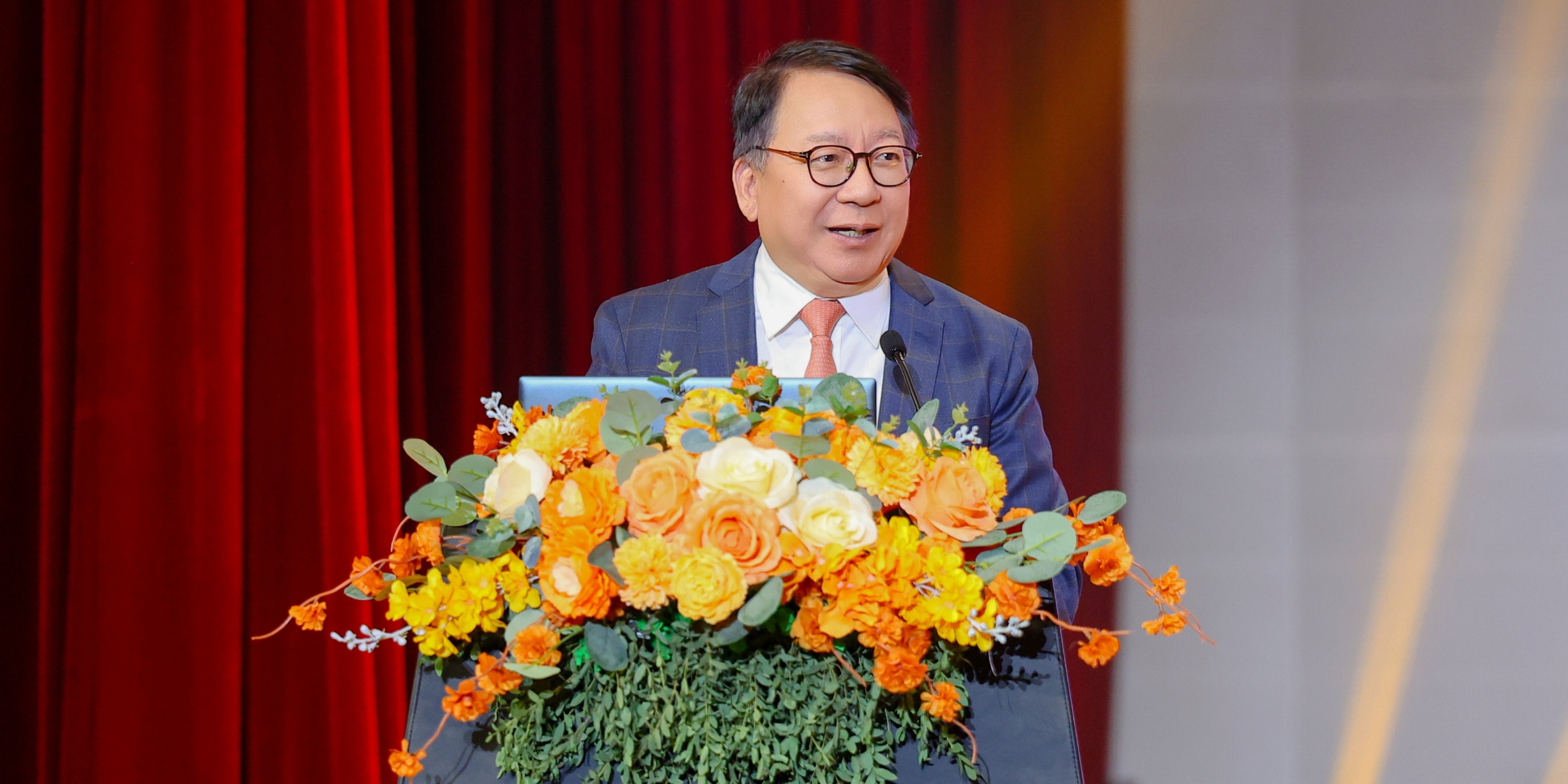 香港政务司司长陈国基主礼培侨信义学校2026毕业典礼